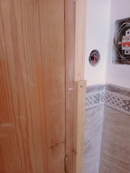 Montage porte en bois