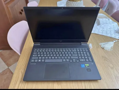 Hp victus 16 RTX 4060 08gb GDDR6 I5 13500H 16go RAM 512gb ssd 15,6fhd 144hz utilise comme neuf.