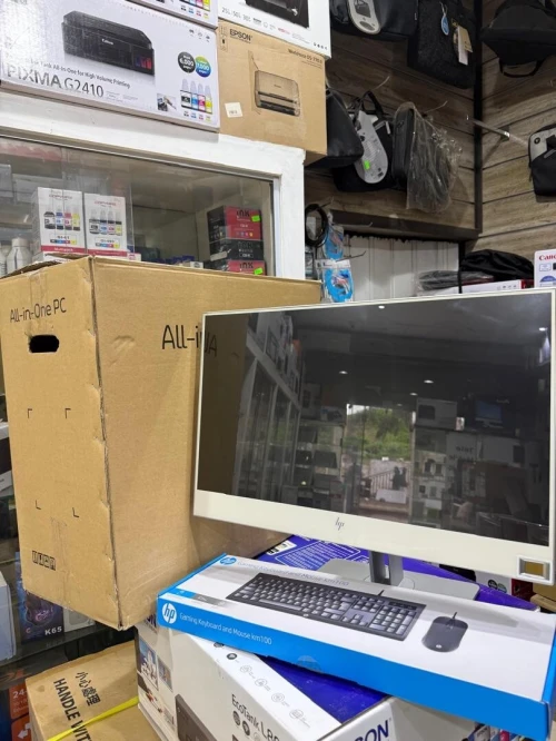 ALL IN ONE HP 800 G4 CPU I5 8EME RAM 8G DISQUE DUR 256GB SSD ECRAN 24 POUCE