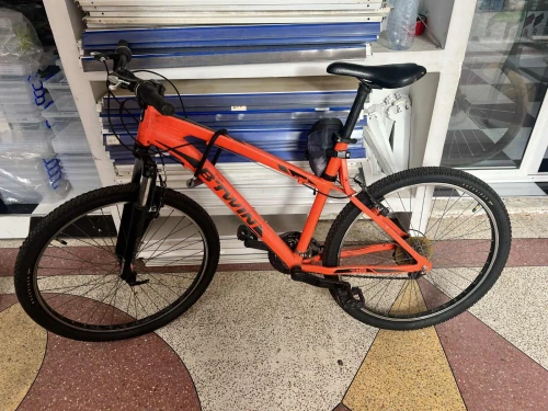 Vélo VTT B'Twin Rockrider - importé de France / دراجة جبلية B'Twin - مجلوبة من فرنسا