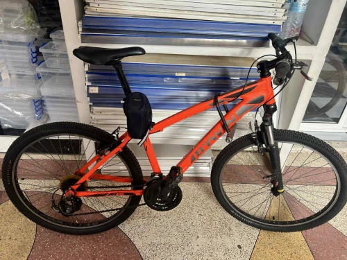 Vélo VTT B'Twin Rockrider - importé de France / دراجة جبلية B'Twin - مجلوبة من فرنسا