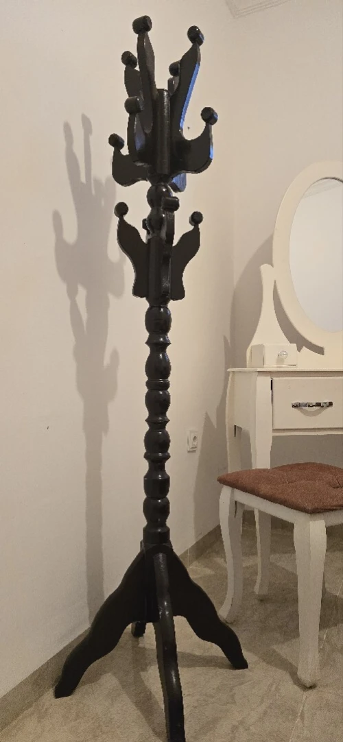 Ensemble Lit+coiffeuse+chaise+2table de nuit+porte manteau+miroire grand model+tapis 3piece