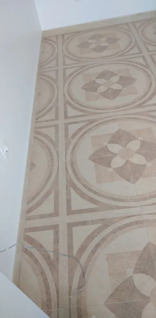 Maçon qualifié مختض ذو خبرة في التبليط