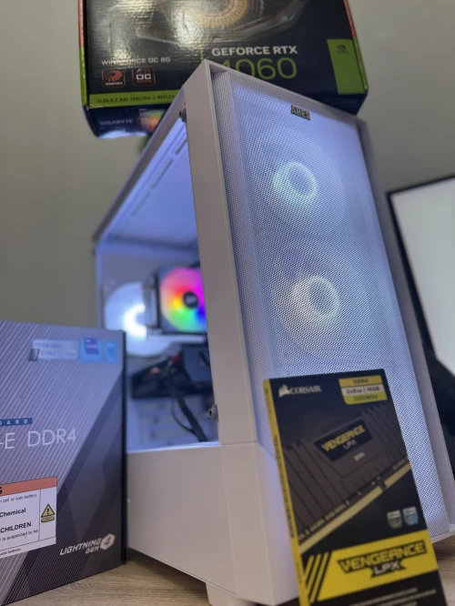 PC Gamer Blanc RGB - i5 12400F + RTX 4060 8GB - Monté à Annaba - 175000 DA
