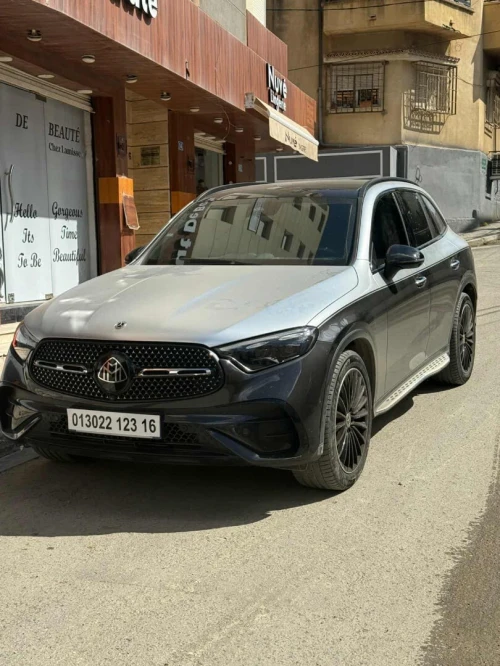 Mercedes MAYBaCh 2023 Glc300