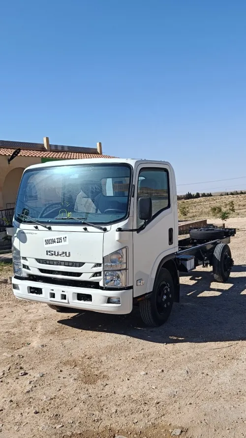 Isuzu npr71 2025