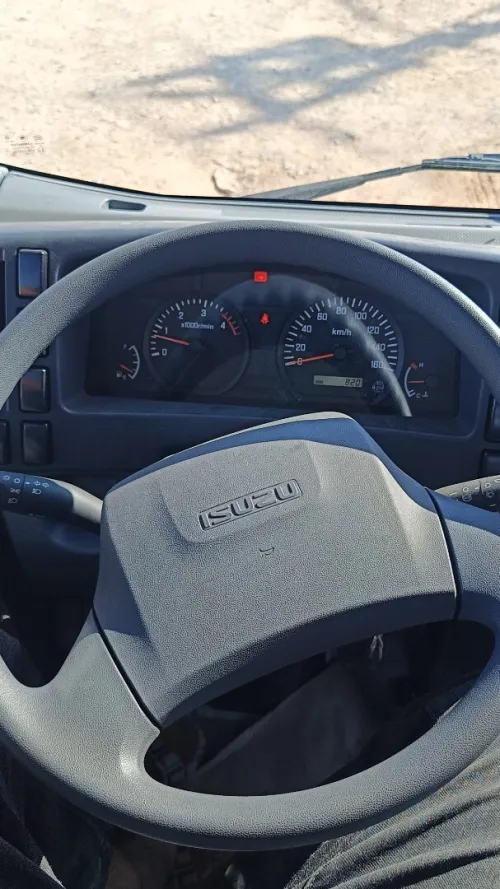 Isuzu npr71 2025