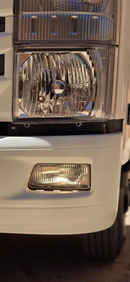 Isuzu reward np 2025