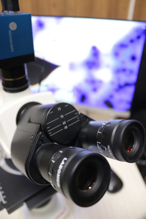 MICROSCOPE BINOCULAIRE - TRINOCULAIRE 