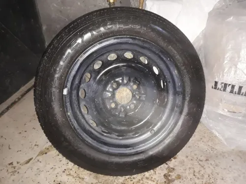 Pneu 185/60/R14 Good Year Neuf avec jante