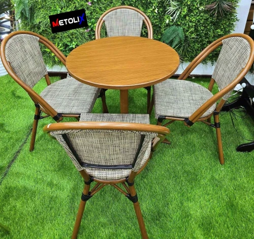 Chaise & table tolix (Importation) restaurant , cafeteria , fastfood , maison .. ect
