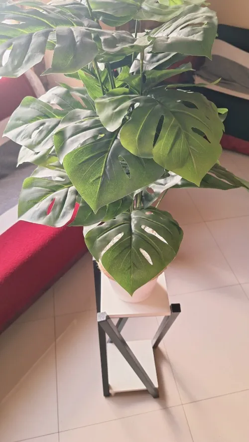 Plante artificielle Monstera avec Table Décorative Blanche Moderne
