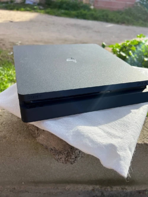 Ps4 slim flaché