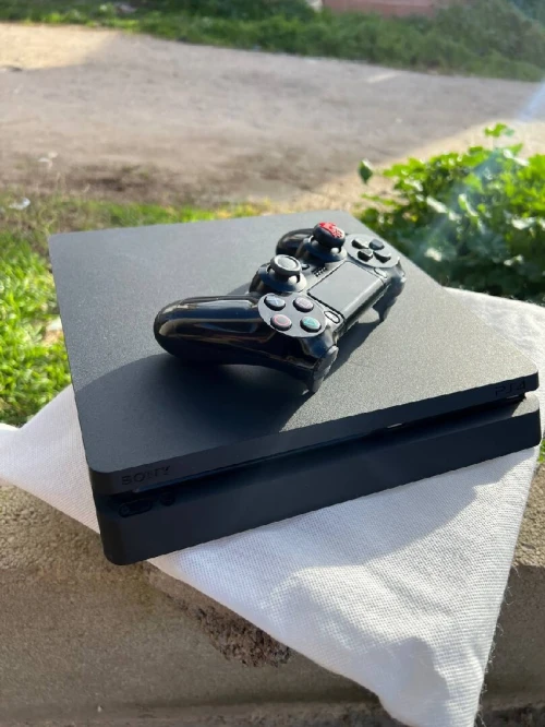Ps4 slim flaché