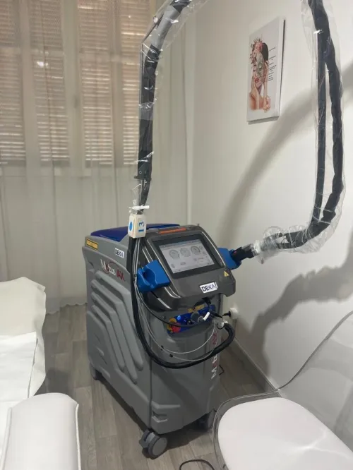 Laser médical épilatoire motus ax alexandrite de la marque italienne DEKA