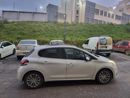 Peugeot 208 2015 Allure Facelift