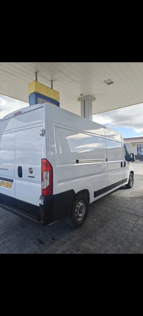 Fiat Ducato 2023 3 panou
