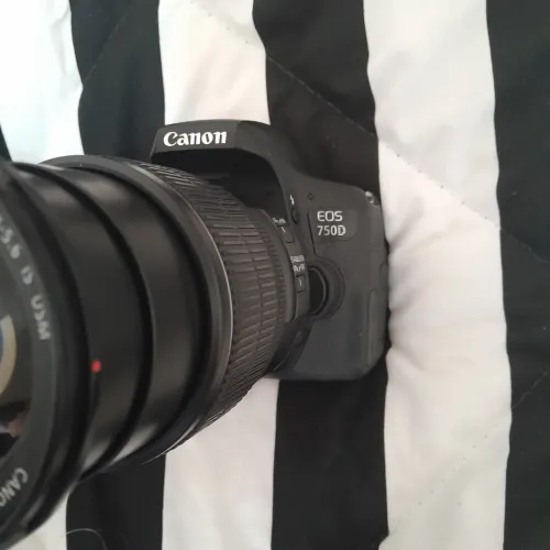 camera canon eos 750D