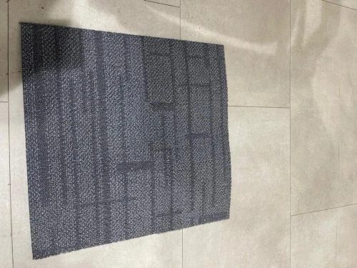 moquette en dalles 50x50