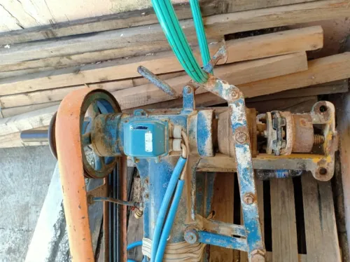 MACHINE DE PONÇAGE