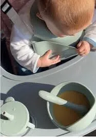   طقم تغذية للأطفال