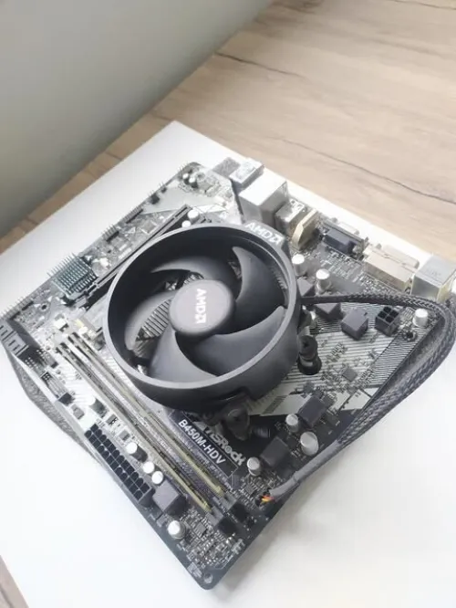 combo ryzen 5 3400g + fan amd +carte mere asroc b450 hdv +(rams) apacer ddr4 3200mhz 8*2 