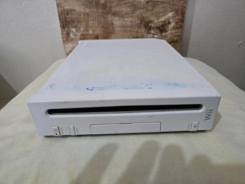 Nintendo Wii Console origine model (RVL-001) - ما يقراش سيدي تقدر تفلاشيه و تلعب  رايح بكارت ميموار