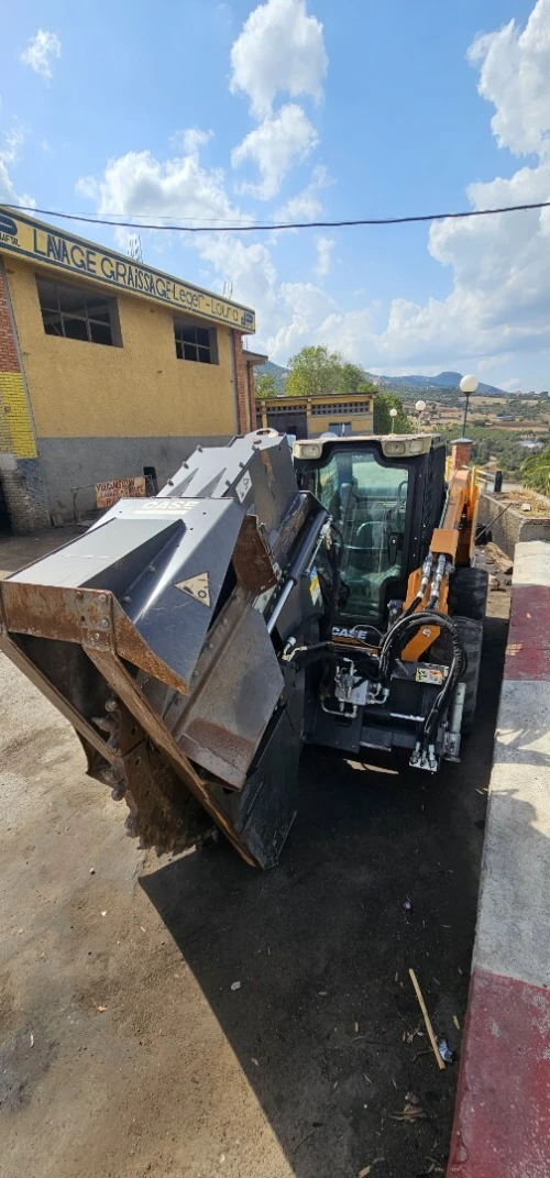 Pneumatique trancheuse case Pneumatique trancheuse 2019