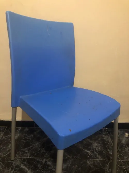 Lot de 2 chaises en plastique  bleu & jaune