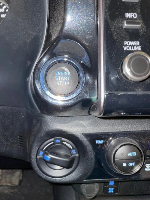 Toyota Revo  2026 Rivou hliux 2026 عماني SR5 4X4