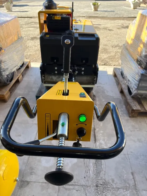 ROULEAU COMPACTEUR A MAIN 720KG SDBM BM70 / ROULEAU COMPACTEUR CHAUFFEUR 780KG STORIKE