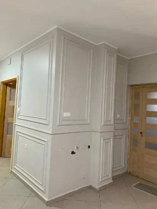 Installation de Moulures et Alternatives en Bois