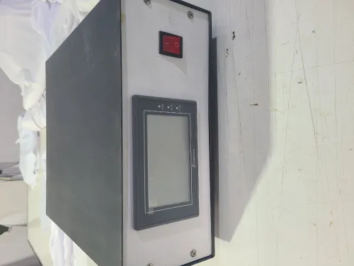 un générateur haute fréquence, un contrôleur de température ou une machine industrielle 