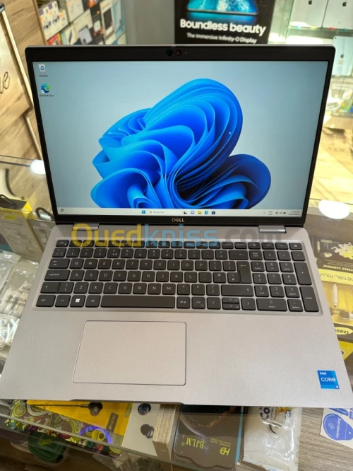 Pc dell latitude 5520 i5 1135G7 2.40GHz 16G ram 256G SSD etat comme neuf 
