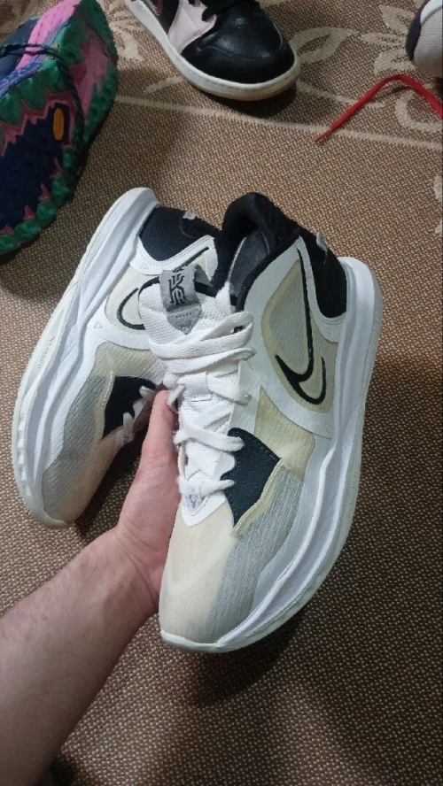 Basket-ball shoes