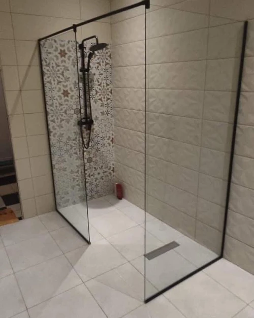 store d'interieur et moustiquaire cabine douche