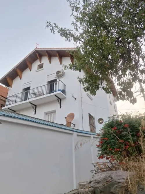 Location Appartement F4 Annaba Chetaibi