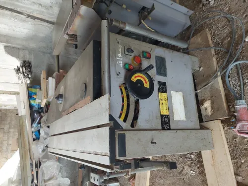 Vend machine de menuiserie