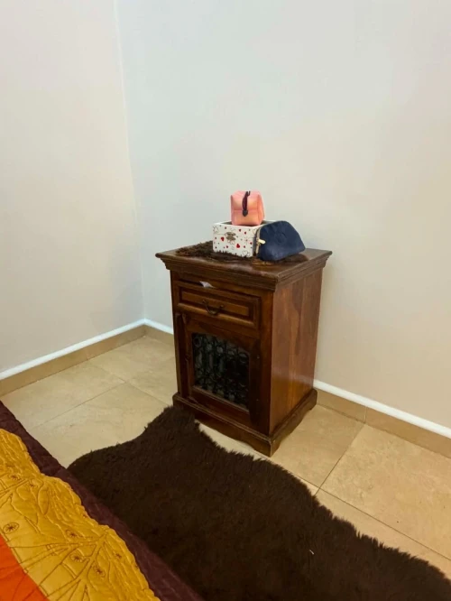 une armoire et deux tables nuit (bambou)