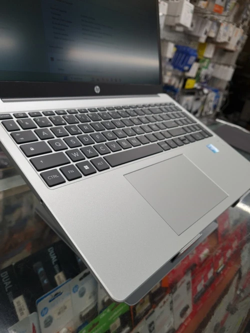 PC PORTABLE HP 250 G10 /I5 1334U (10 COEURS UP TO 4.6GHz) /DDR4 8GO 3200 MHz / 512GO SSD NVME / 15.6" HP 250 G10