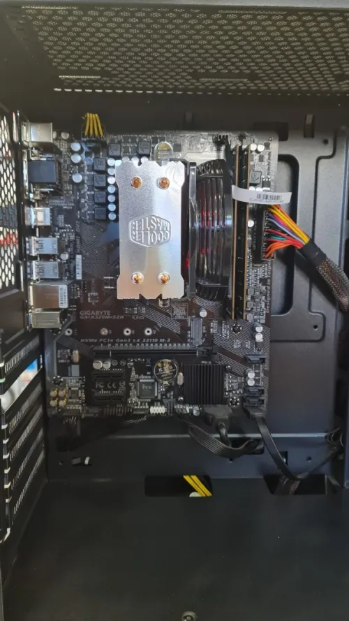 CONFIG UNITE RYZEN 5 4650G PRO/FAN COOLER MASTER  LED T20/ CARTE MERE GIGABYTE A320M-S2H / 16GO 2400T / 512GB SSD USED / BOITIER ADR 5043/ALIMENTATION 400W MAXIPOWER 8PIN