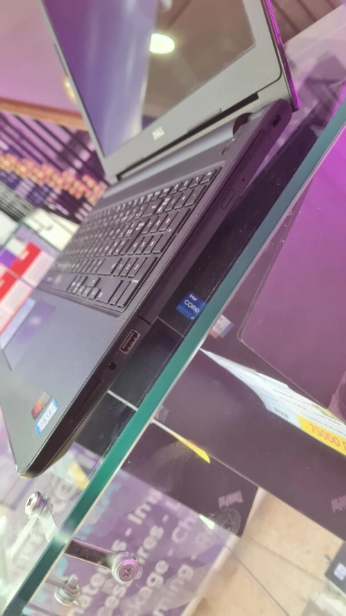 PC PORTABLE DELL INSPIRON 3000/ CPU I5 7200 2.5 GHz/ GPU AMD RADEON R5 M330/RAM 8GB/ SSD 256 GB/ ECRAN 15.6"/ 3x USB/ 1xHDMI/ 1xJACK 3.5/ 1x RJ45/ 1x PORT CARTE MEMOIRE SD - Utilisé