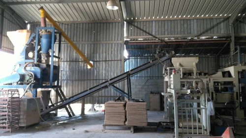 Ligne automatique de fabrication de parpaings, pavés et bordures
