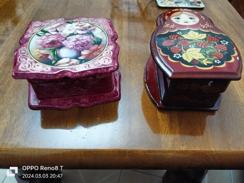 Poupée russe et coffret en bois 