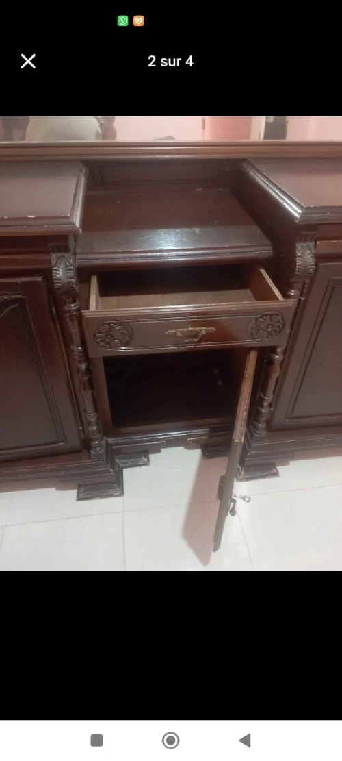 Grand buffet en bois massif avec miroir