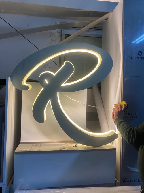 Panneau publicitaire et enseigne lumineuse+stond