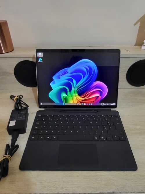 AI Microsoft Surface Pro 11 Copilot+ | OLED 2.8K 13" Tactile 120 Hz | INTEL CORE Ultra 5 236V | 16GB RAM | 256GB RAM | Arc Graphics 130V 8GB | Platine Tablette | Hybride 2-en-1
