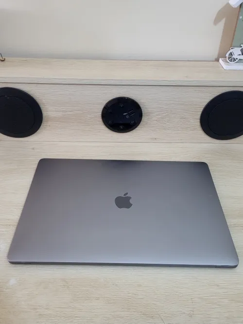 MacBook Pro 16" 2019 | INTEL CORE i7 | 16GB RAM | RADEON PRO 555X 4GB | 256GB NVMe SSD | WORKSATION