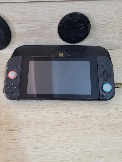 Nintendo Switch + 1 JEUX + PROTECTION TRANSPARENTE + POCHETTE