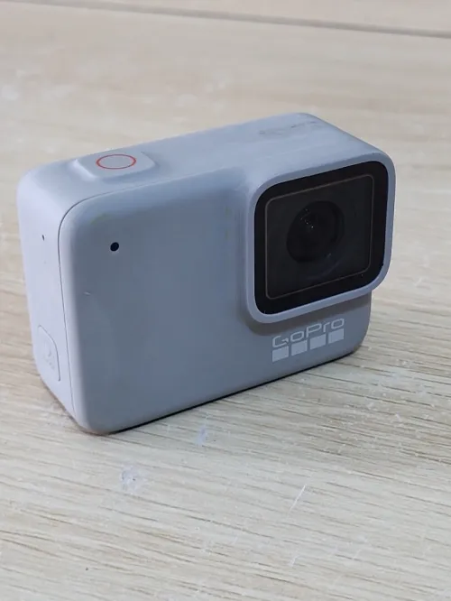 GoPro HERO7 White caméra d'action | imperméable | écran tactile | vidéos 4K30 UHD | photos 10 MP